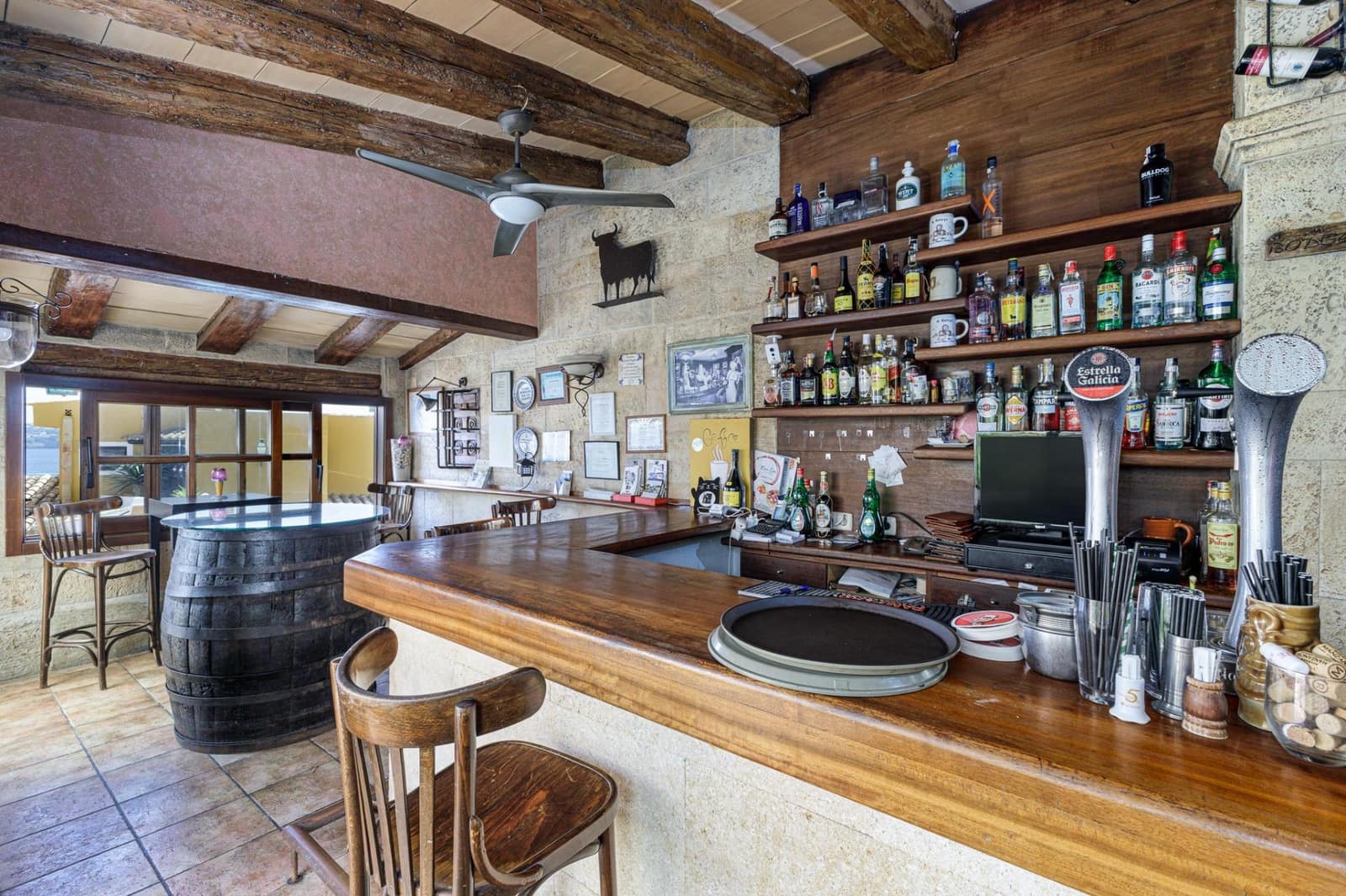 Business for sale in Cala Fornells - € 950,000 (Ref: 8458662)