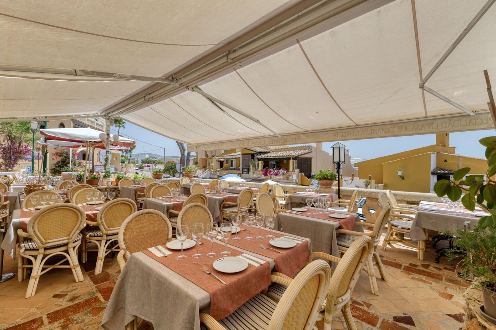 Business for sale in Cala Fornells - € 950,000 (Ref: 8458662)