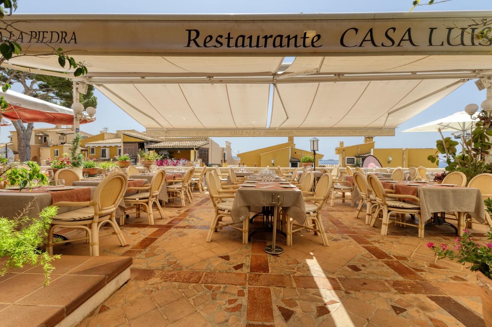 Business for sale in Cala Fornells - € 950,000 (Ref: 8458662)