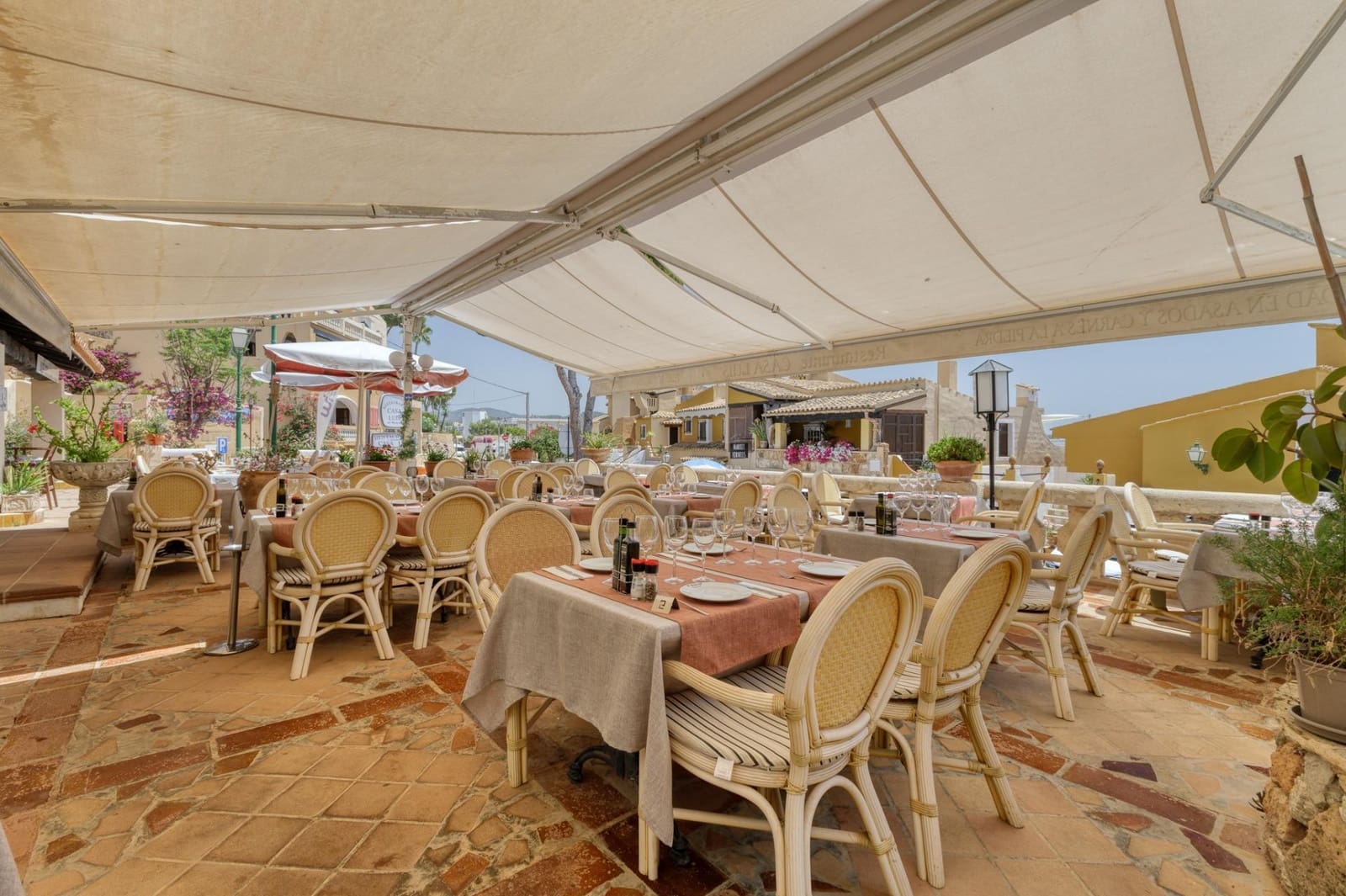 Business for sale in Cala Fornells - € 950,000 (Ref: 8458662)