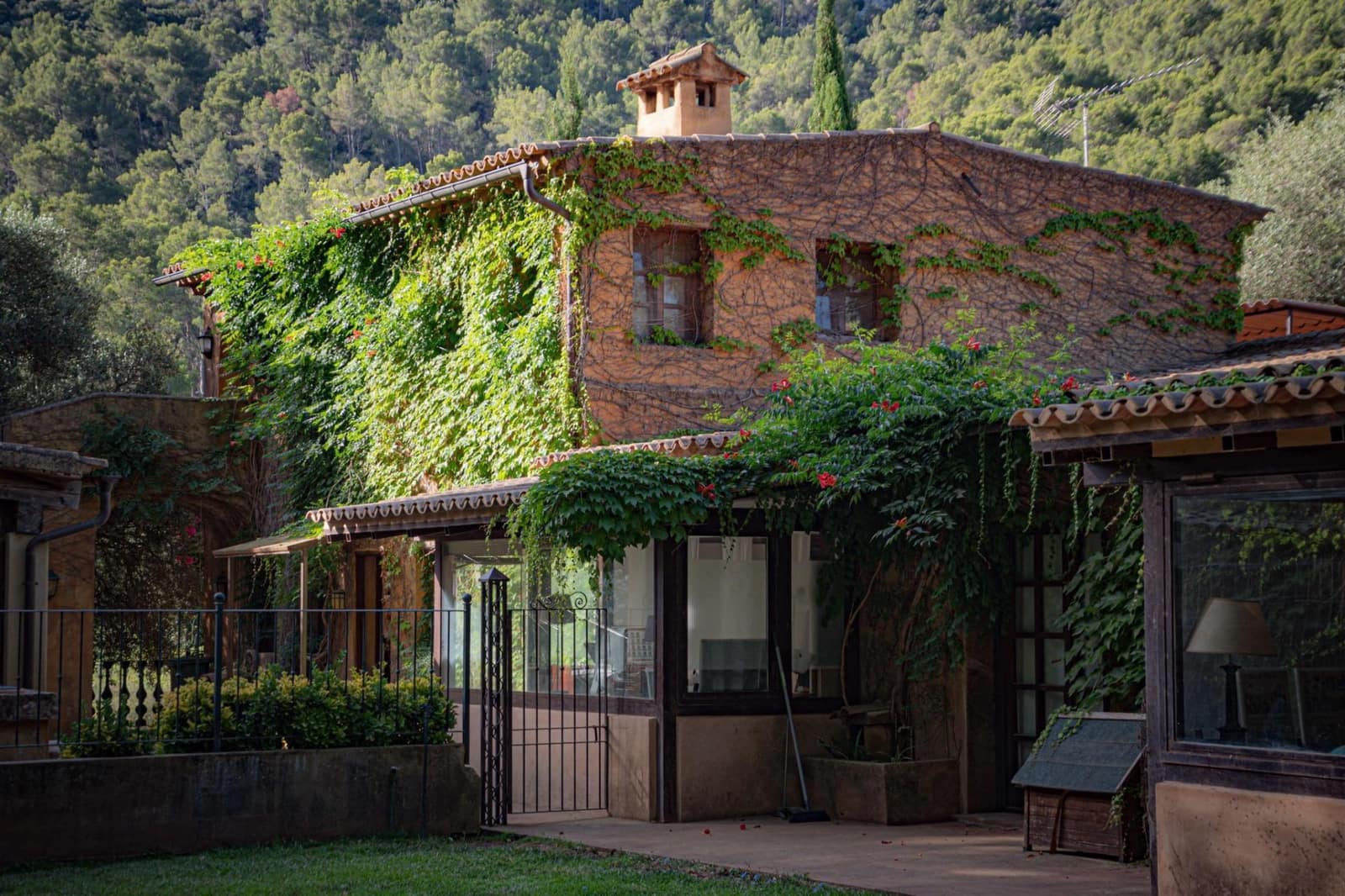 5 bedroom Villa for rent in Esporles with pool - € 8,000 (Ref: 8487390)