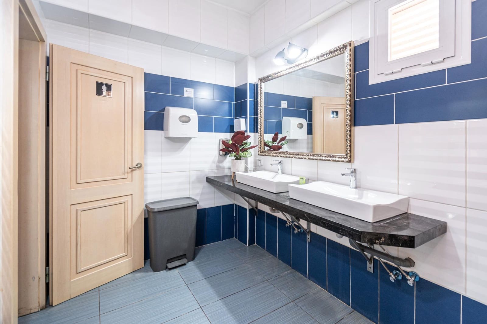 Business for rent in Santa Ponsa - € 5,000 (Ref: 8561591)