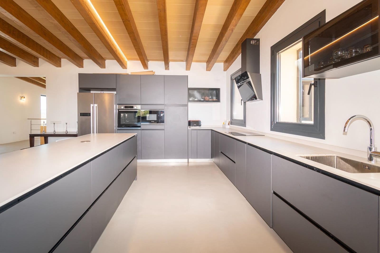 5 soveværelse Finca/Landehus til salg i Campos med swimmingpool garage - € 3.150.000 (Ref: 8701740)