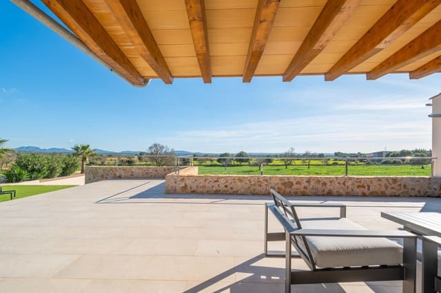 5 bedroom Finca/Country House for rent in Campos with pool garage - € 8,000 (Ref: 8705242)