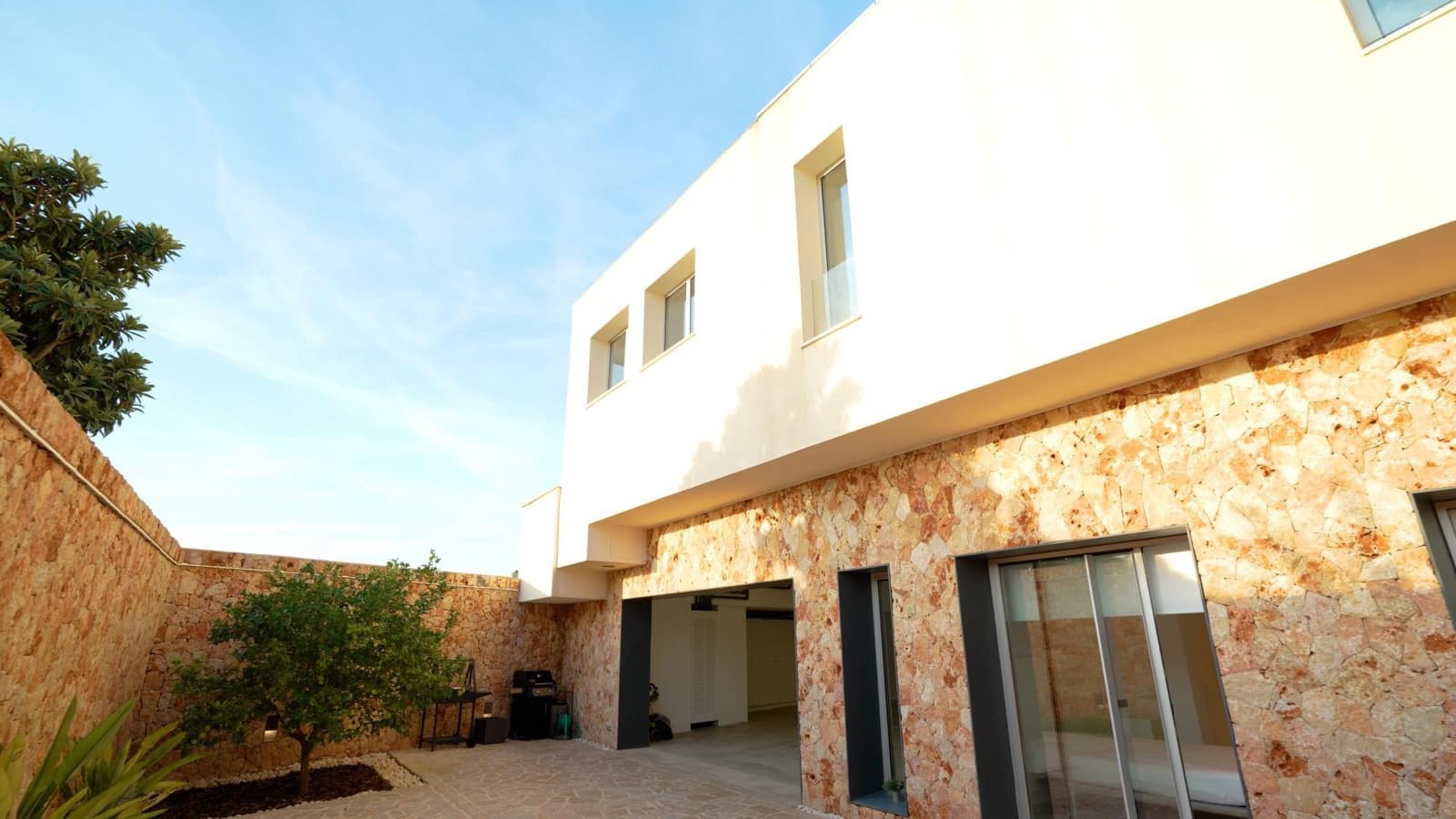 4 bedroom Villa for sale in Costitx with pool garage - € 2,599,000 (Ref: 8894654)