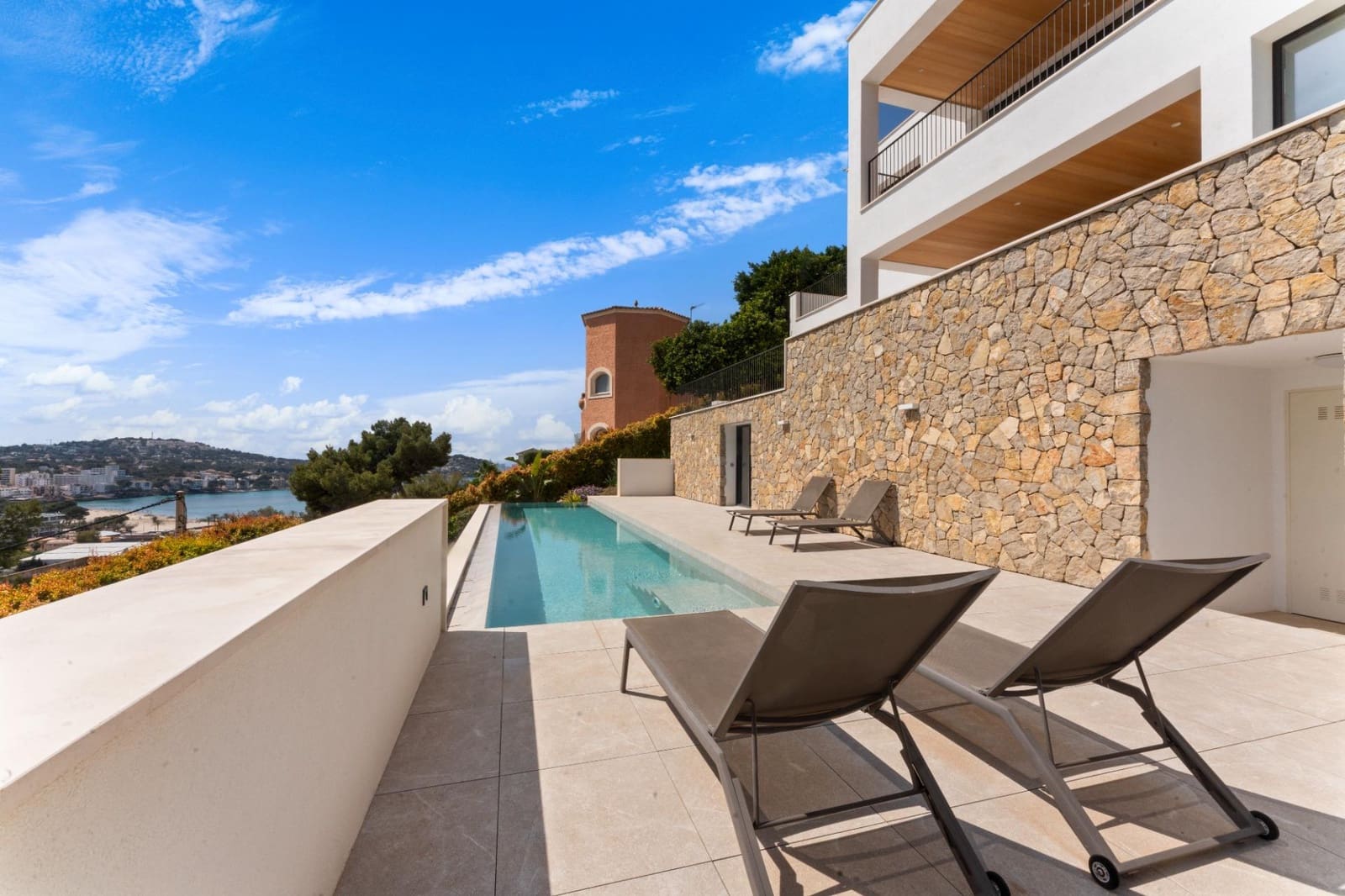 6 bedroom Villa for sale in Santa Ponsa with pool garage - € 3,650,000 (Ref: 8940038)