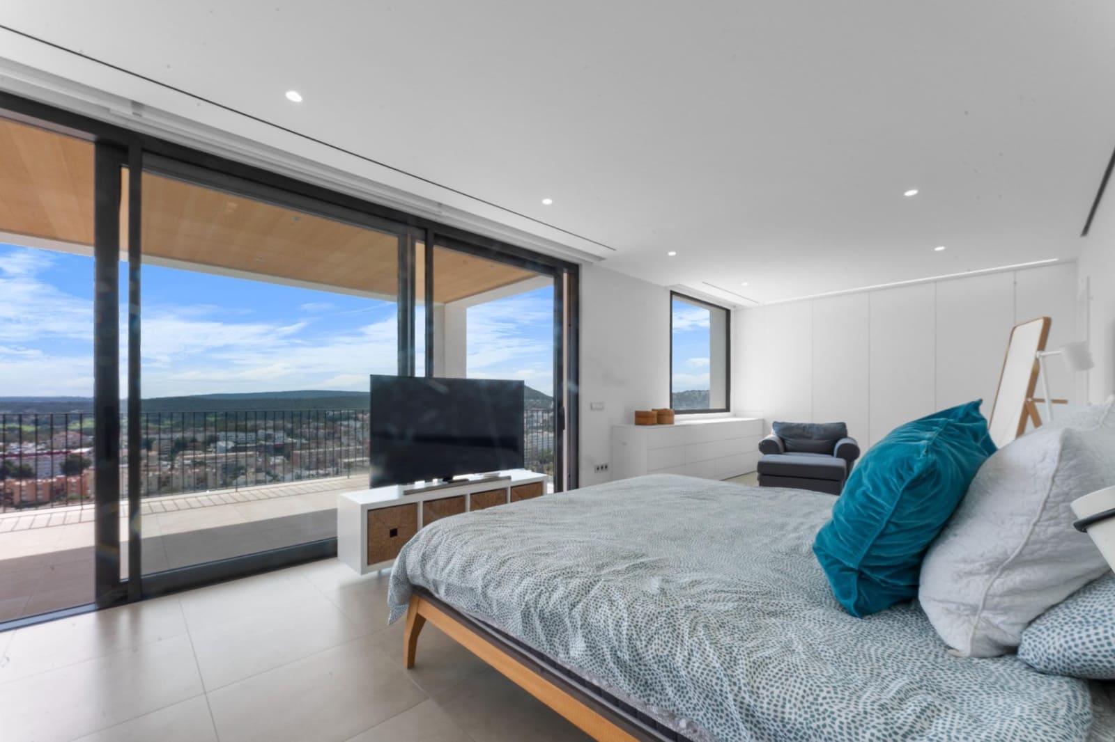 6 bedroom Villa for sale in Santa Ponsa with pool garage - € 3,650,000 (Ref: 8940038)