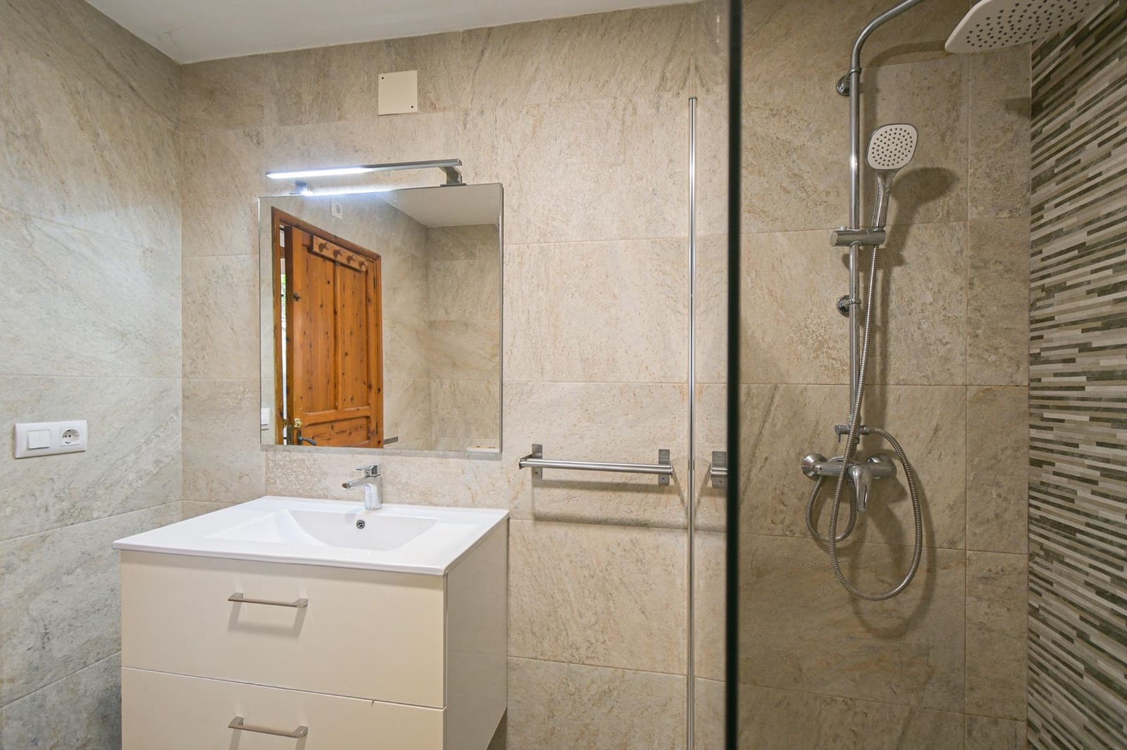 4 soveværelse Byhus til salg i Costitx med garage - € 590.000 (Ref: 8976198)