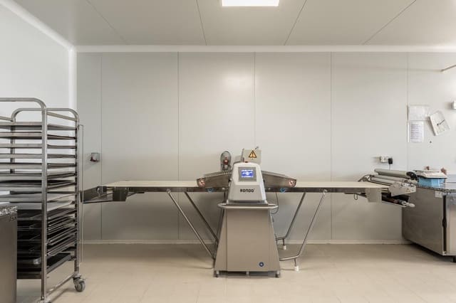 Business for sale in Son Ferriol, Palma de Mallorca - € 1,100,000 (Ref: 9062393)