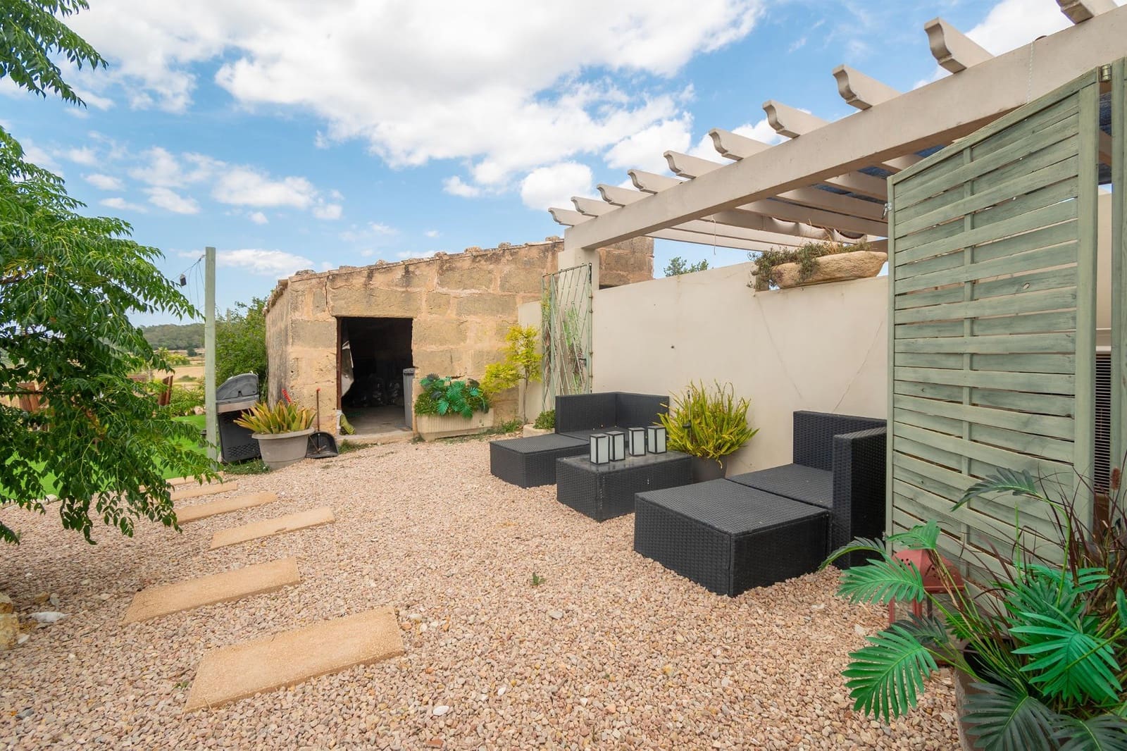 2 soveværelse Finca/Landehus til salg i Sant Joan med swimmingpool garage - € 1.150.000 (Ref: 9077980)