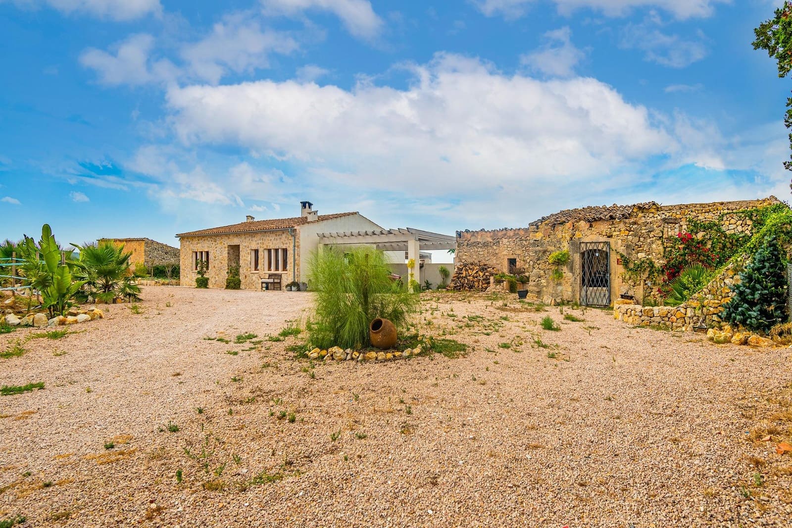 2 bedroom Finca/Country House for sale in Sant Joan with pool garage - € 1,150,000 (Ref: 9077980)