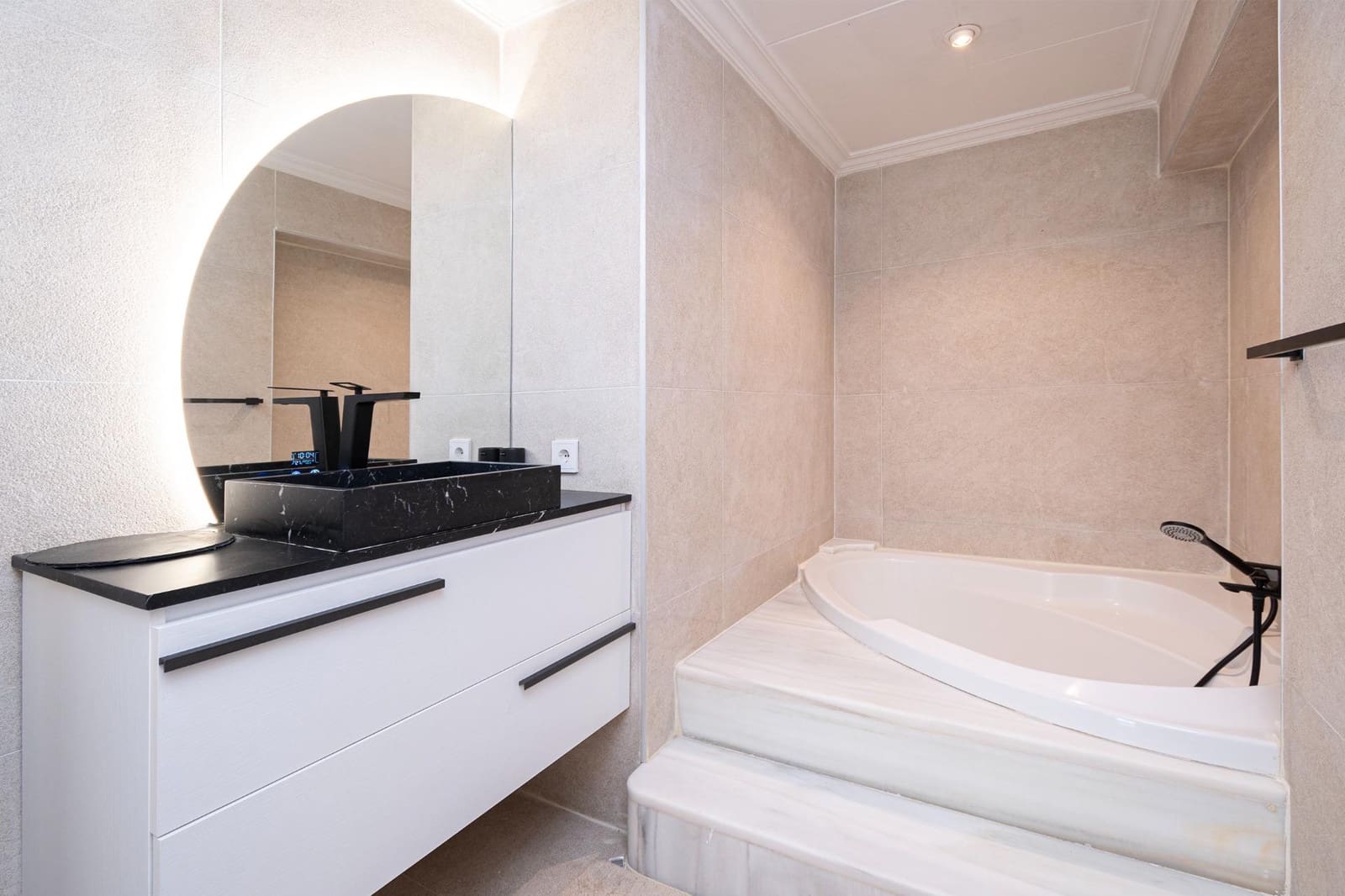 8 soveværelse Finca/Landehus til salg i Binissalem med swimmingpool - € 3.900.000 (Ref: 9152209)