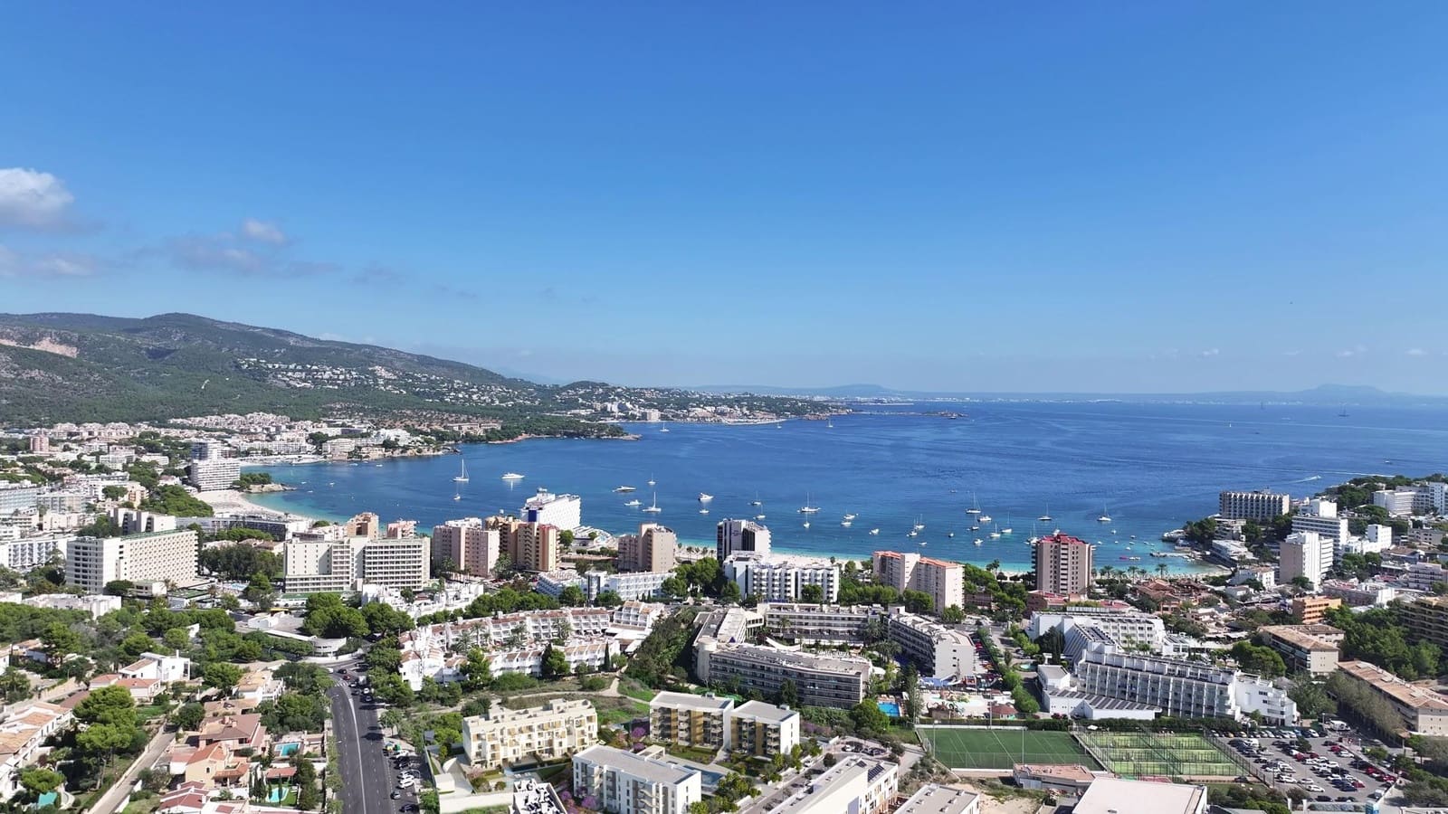 Piso de 2 habitaciones en Palmanova en venta con piscina garaje - 501.000 € (Ref: 9228569)