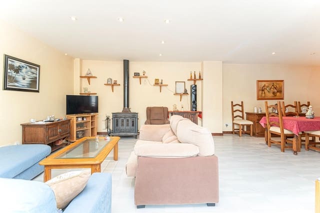 6 bedroom Terraced Villa for sale in Llucmajor - € 982,000 (Ref: 9301072)