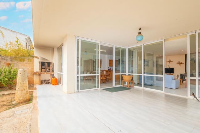 6 bedroom Terraced Villa for sale in Llucmajor - € 982,000 (Ref: 9301072)