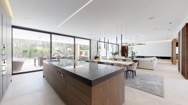 6 bedroom Villa for sale in Santa Ponsa, Calvià with pool garage - € 7,500,000 (Ref: 9379054)