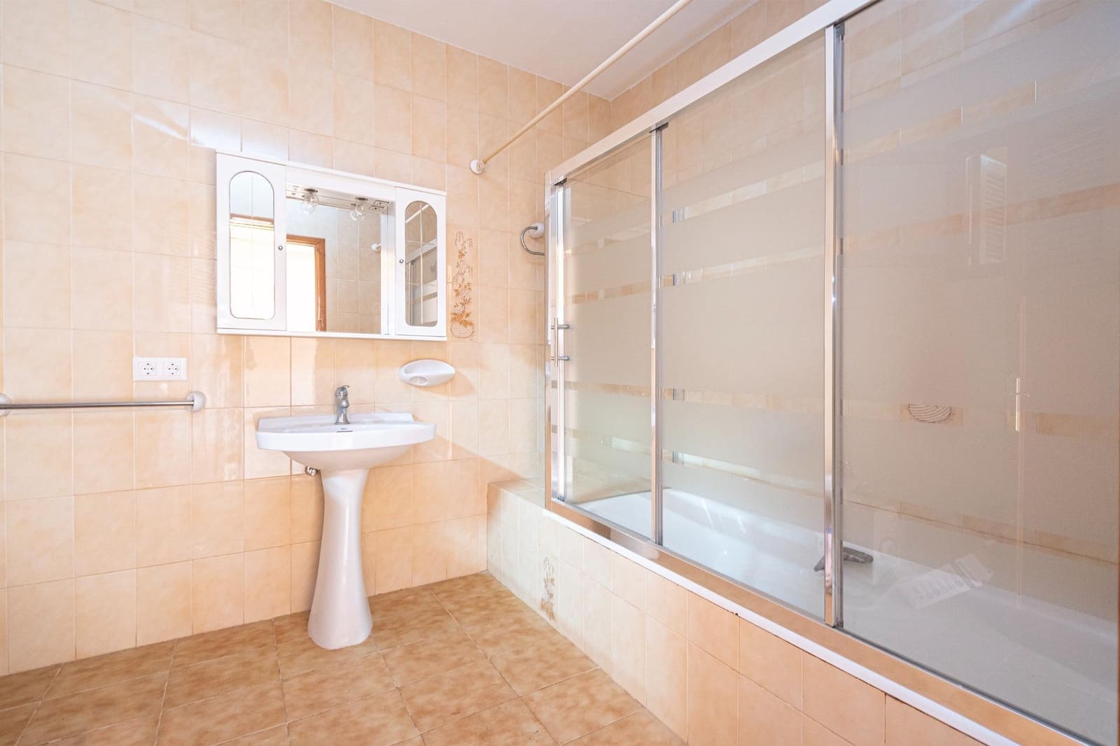 6 soveværelse Byhus til salg i Santa Eugenia med garage - € 750.000 (Ref: 9419801)