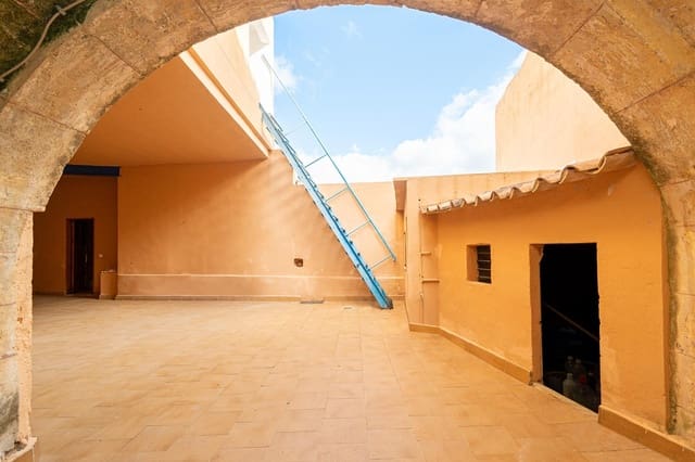 6 soveværelse Byhus til salg i Santa Eugènia med garage - € 750.000 (Ref: 9419801)