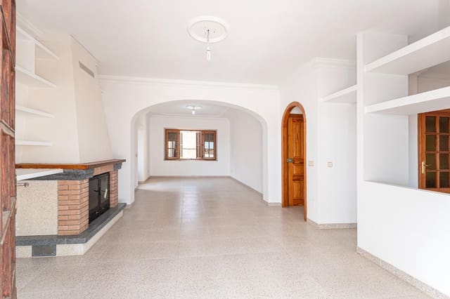 6 soveværelse Byhus til salg i Santa Eugènia med garage - € 750.000 (Ref: 9419801)