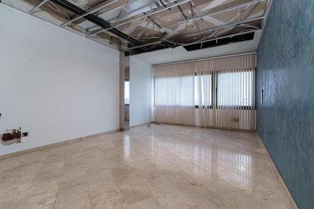 Toimisto myytävänä paikassa Palma de Mallorca mukana 
autotalli - 749 000 € (Ref: 9472990)