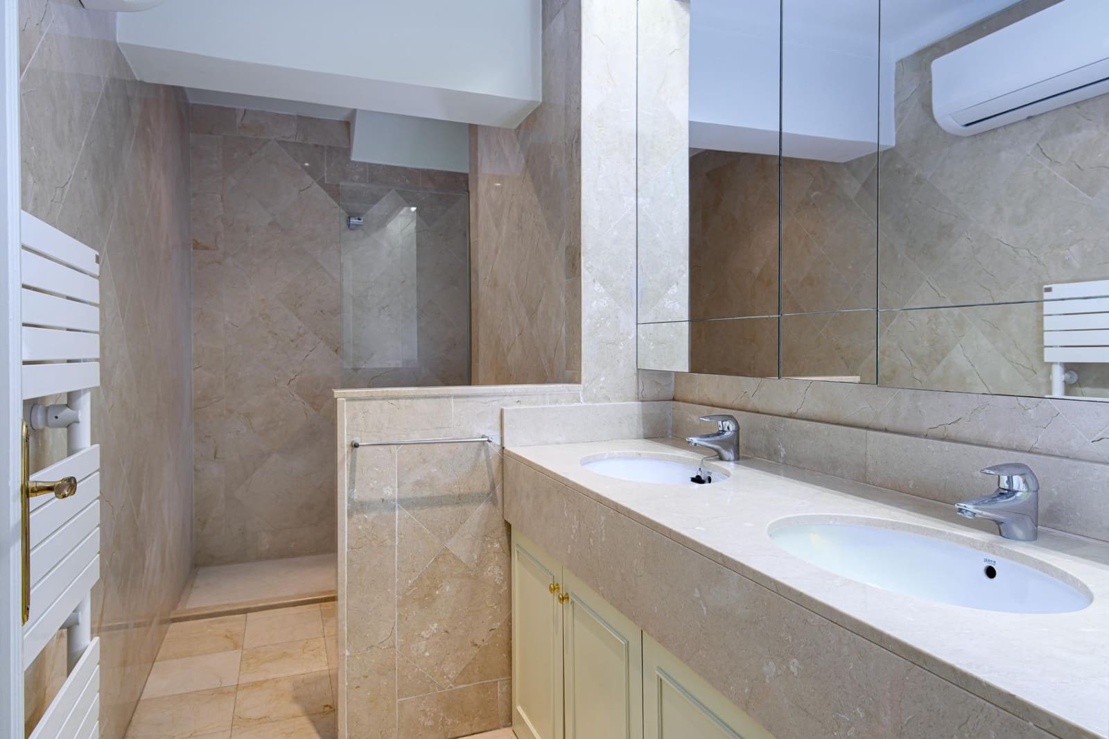 3 bedroom Apartment for sale in Palma de Mallorca with garage - € 1,450,000 (Ref: 9494676)