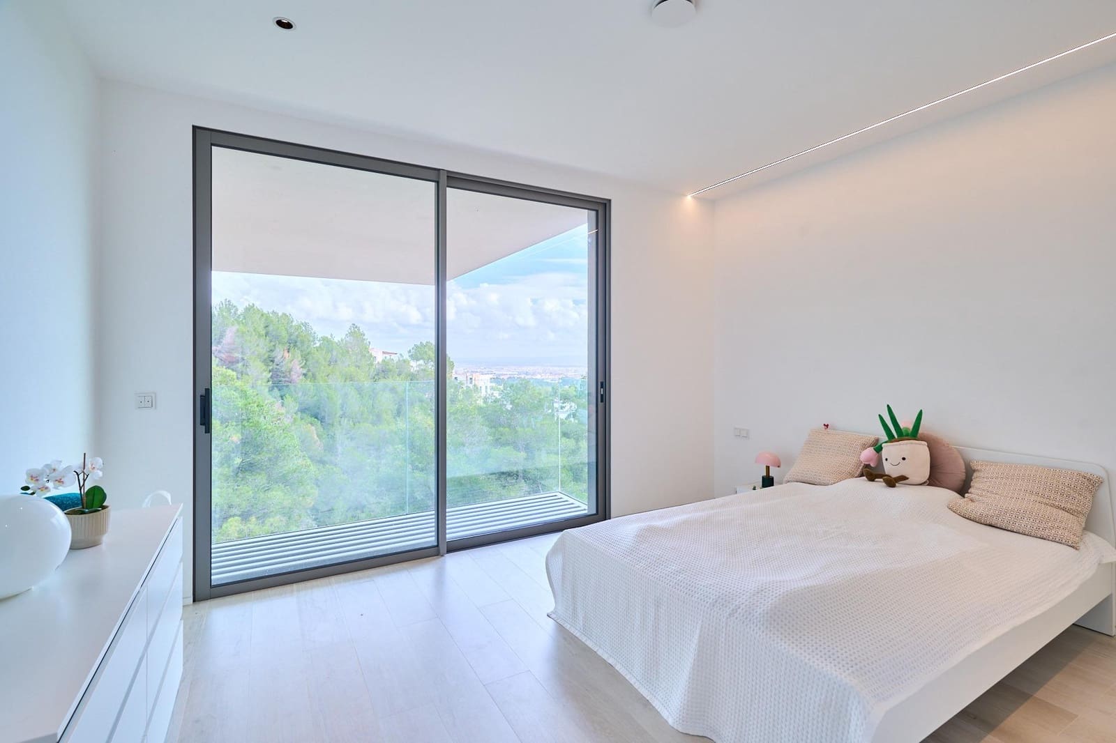 5 bedroom Villa for sale in Son Vida with pool garage - € 5,400,000 (Ref: 9497276)