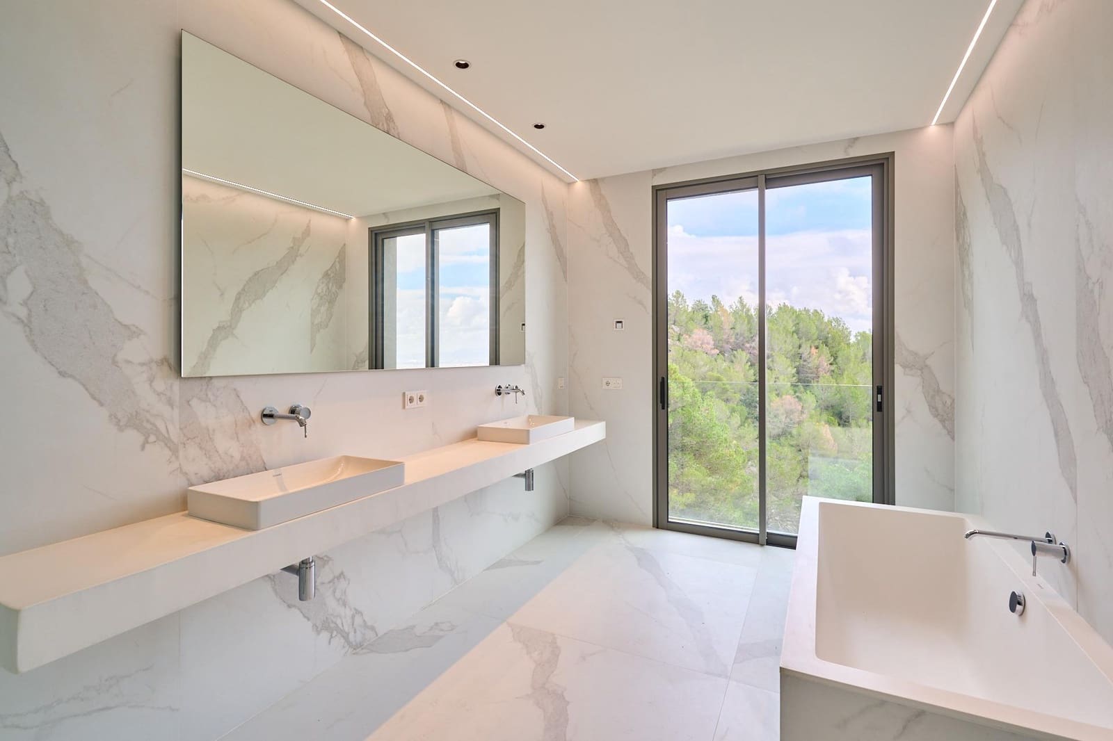 5 bedroom Villa for sale in Son Vida with pool garage - € 5,400,000 (Ref: 9497276)