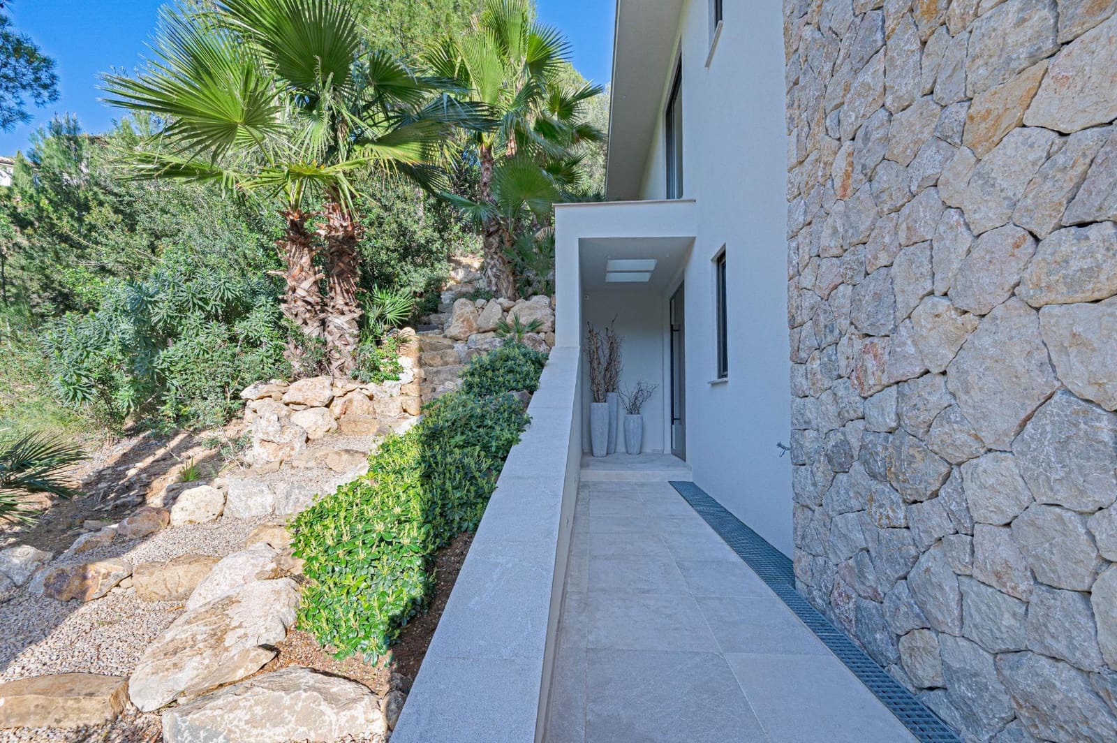 5 bedroom Villa for sale in Puerto de Andratx with pool - € 6,950,000 (Ref: 9530882)