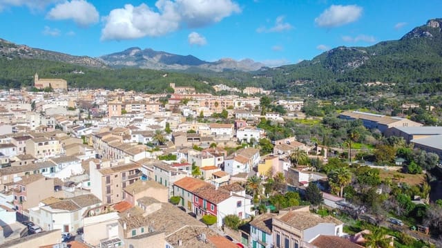3 bedroom Townhouse for sale in Andratx with garage - € 700,000 (Ref: 9541156)