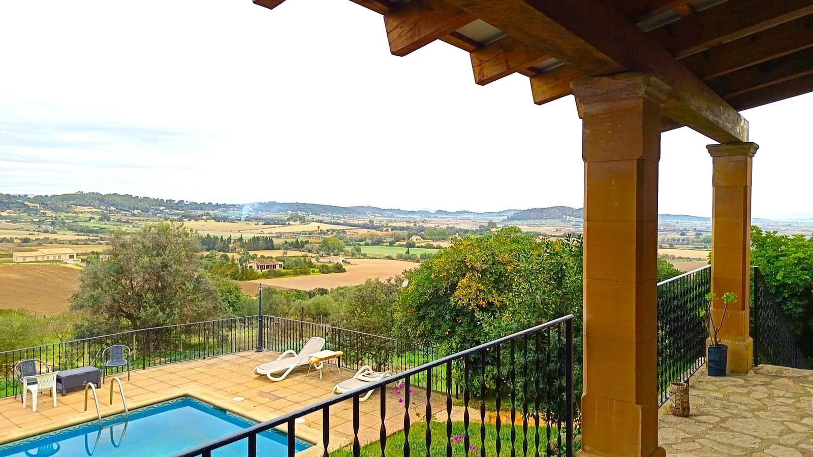 2 bedroom Finca/Country House for rent in Sineu with garage - € 2,500 (Ref: 9586554)