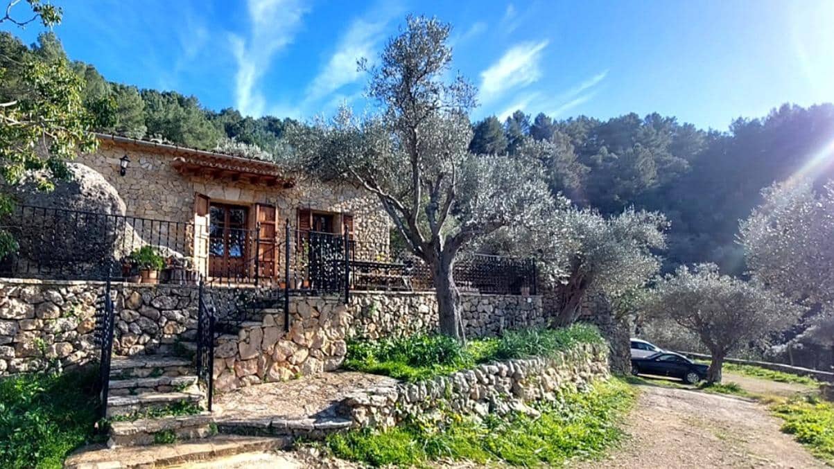 2 bedroom Finca/Country House for rent in Alaro with pool garage - € 2,900 (Ref: 9586555)