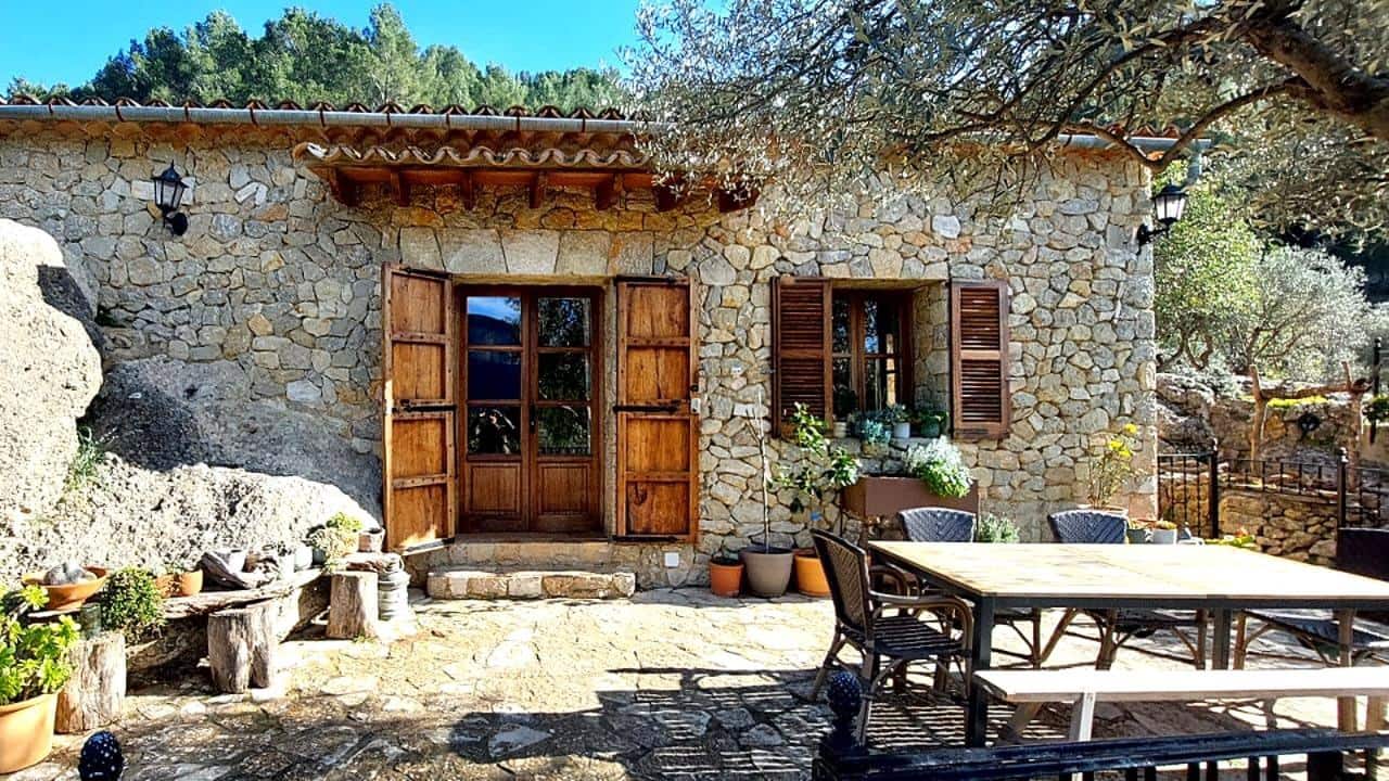 2 bedroom Finca/Country House for rent in Alaro with pool garage - € 2,900 (Ref: 9586555)