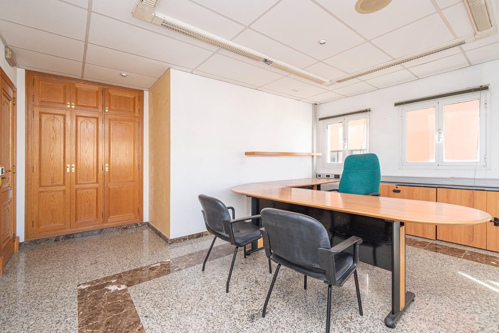 5 bedroom Office for sale in Palma de Mallorca - € 359,000 (Ref: 9608116)