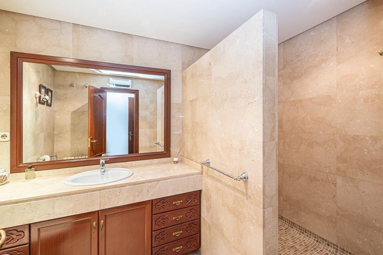 4 bedroom Flat for sale in Cas Catala with pool garage - € 2,125,000 (Ref: 9721736)