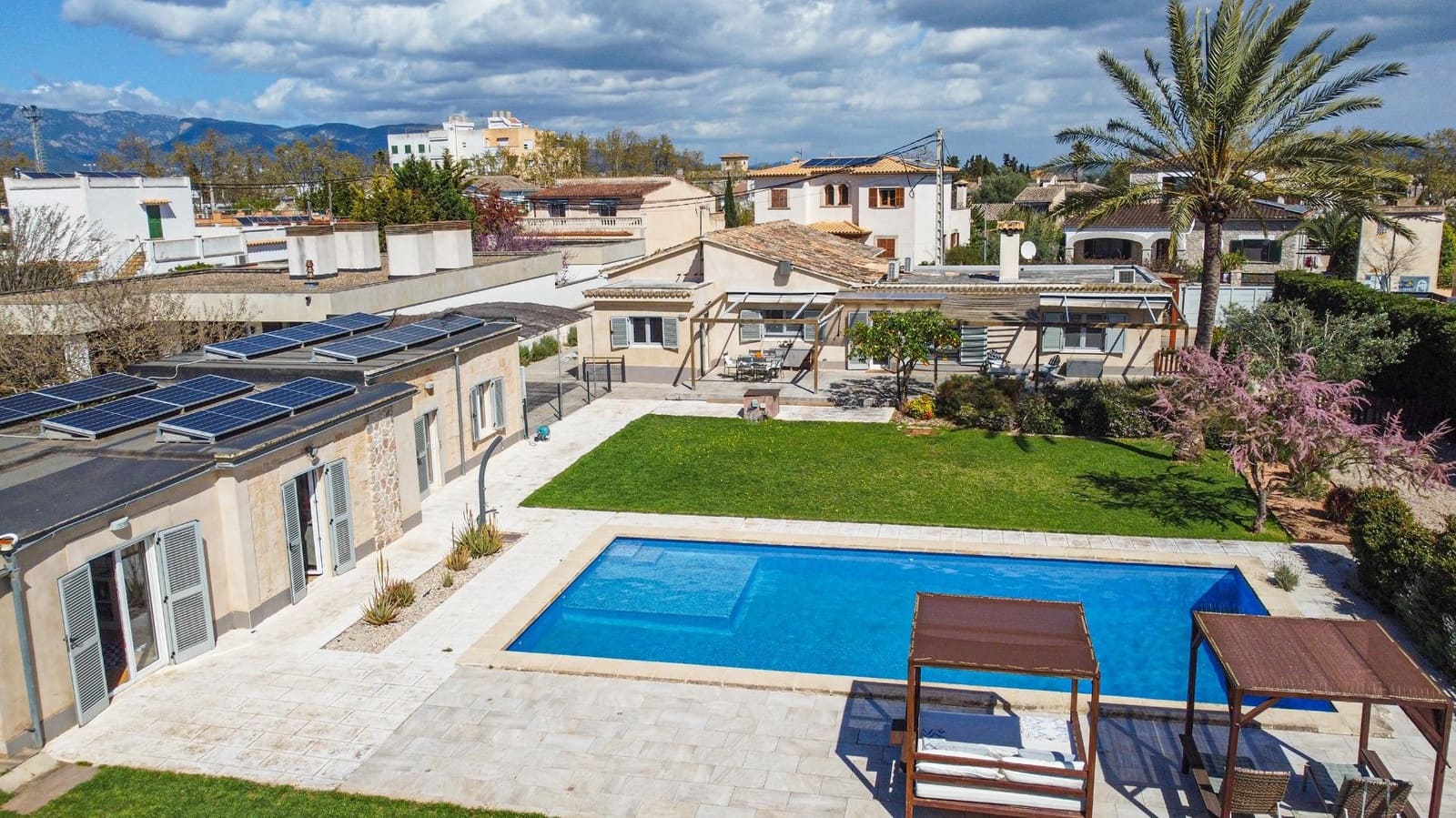 6 bedroom Villa for sale in Son Sardina with pool - € 2,400,000 (Ref: 9738595)