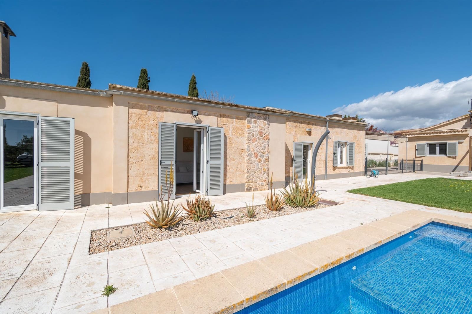 6 bedroom Villa for sale in Son Sardina with pool - € 2,400,000 (Ref: 9738595)