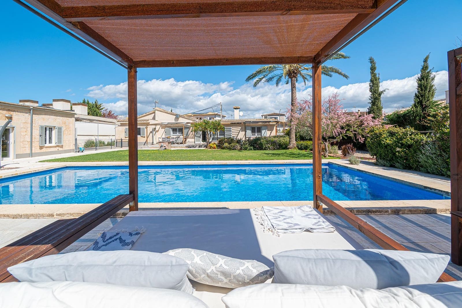 6 bedroom Villa for sale in Son Sardina with pool - € 2,400,000 (Ref: 9738595)