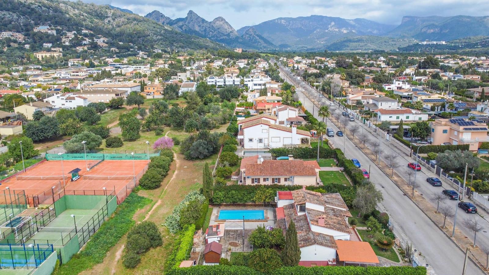 Chalet de 4 habitaciones en Palmanyola en venta con garaje - 865.000 € (Ref: 9770699)