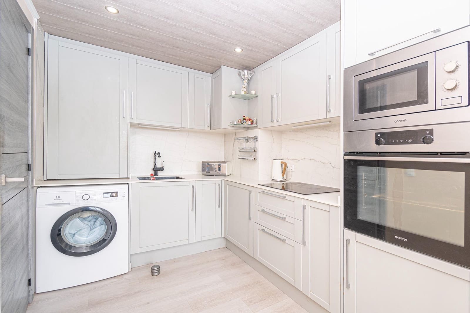 2 slaapkamer Flat te koop in Son Ferrer met garage - € 305.000 (Ref: 9780596)