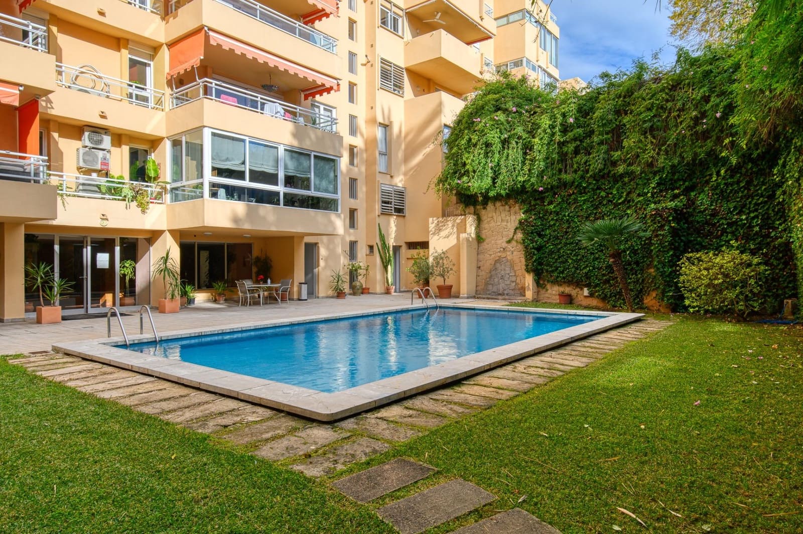 Apartamento de 3 habitaciones en Palma de Mallorca en venta con piscina garaje - 950.000 € (Ref: 9783028)