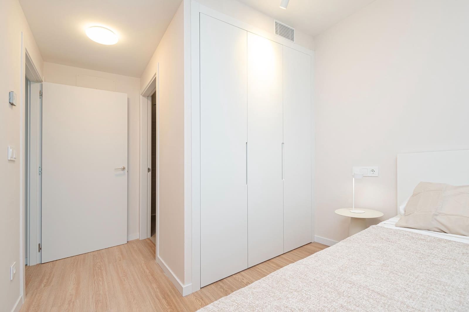 2 soverom Leilighet til leie i Palma de Mallorca med svømmebasseng garasje - € 3 300 (Ref: 9791088)