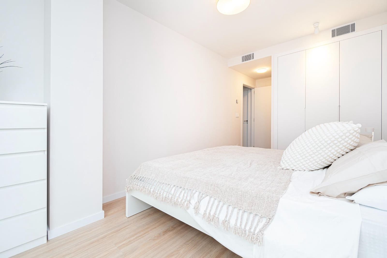 2 soverom Leilighet til leie i Palma de Mallorca med svømmebasseng garasje - € 3 300 (Ref: 9791088)