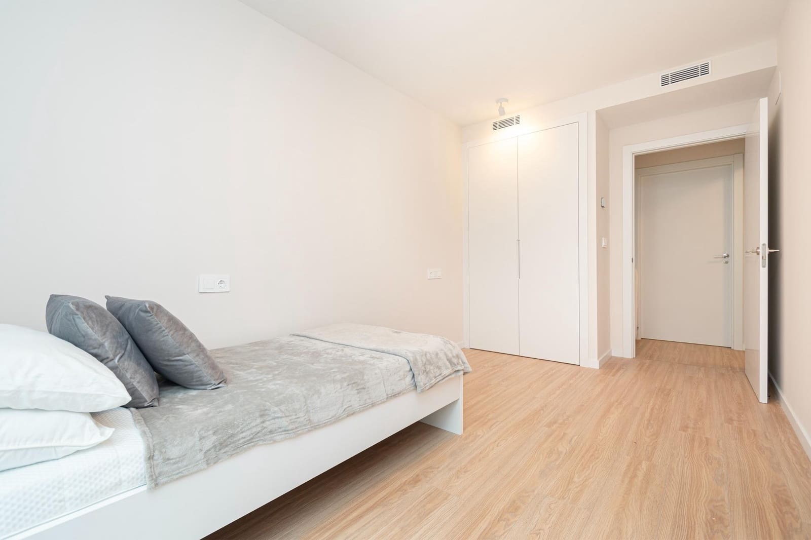 2 soverom Leilighet til leie i Palma de Mallorca med svømmebasseng garasje - € 3 300 (Ref: 9791088)