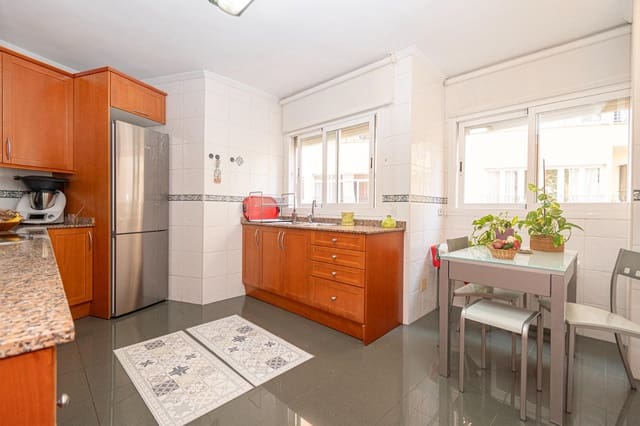 3 sovrum Lägenhet till salu i Arxiduc, Palma de Mallorca med garage - 470 000 € (Ref: 9808015)