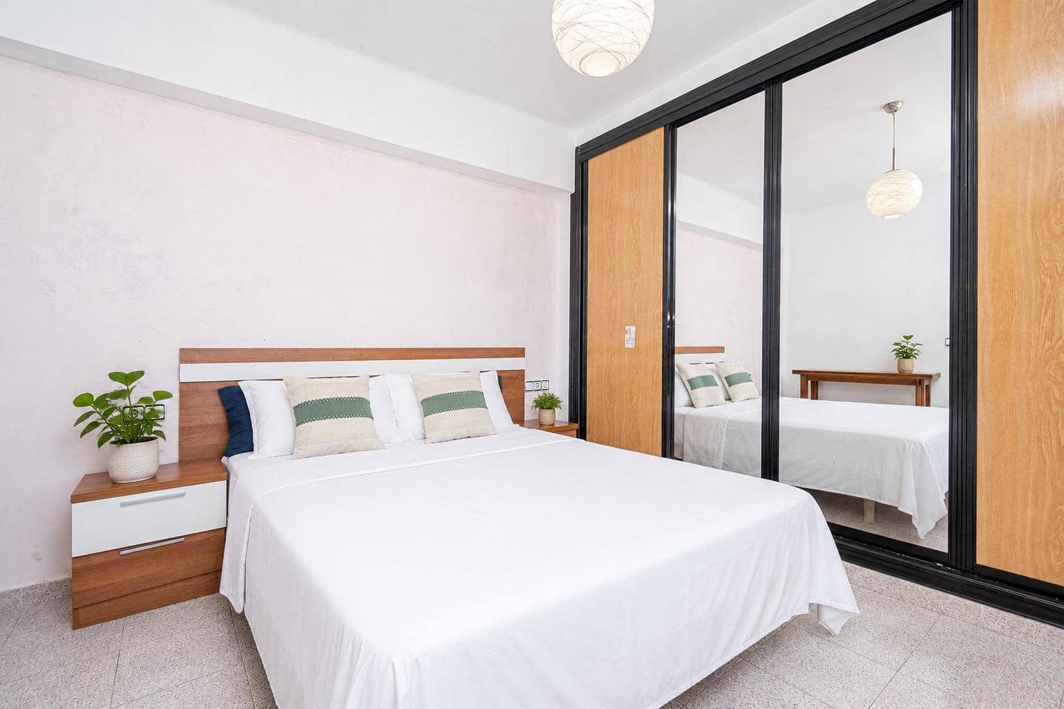 3 bedroom Flat for sale in Palma de Mallorca - € 300,000 (Ref: 9843426)