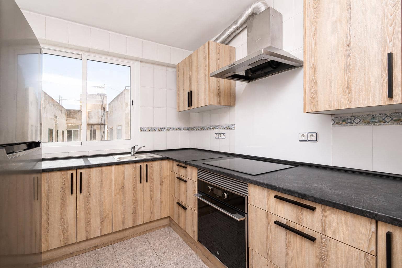 3 bedroom Flat for sale in Palma de Mallorca - € 300,000 (Ref: 9843426)