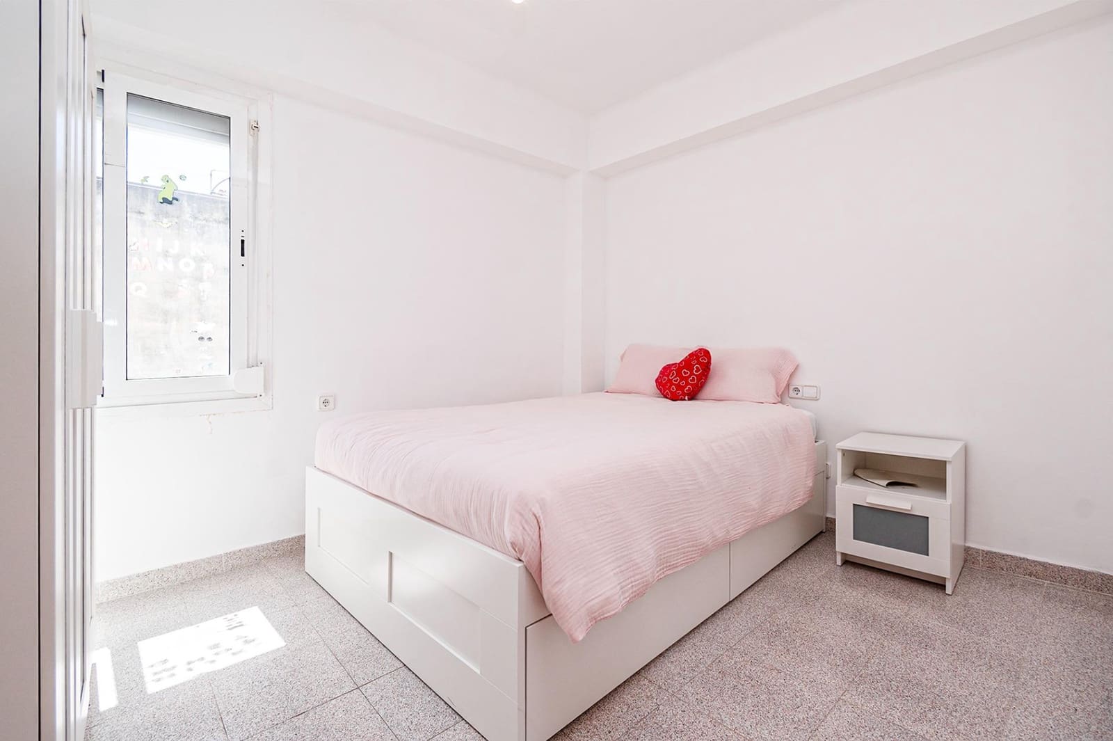 3 bedroom Flat for sale in Palma de Mallorca - € 300,000 (Ref: 9843426)