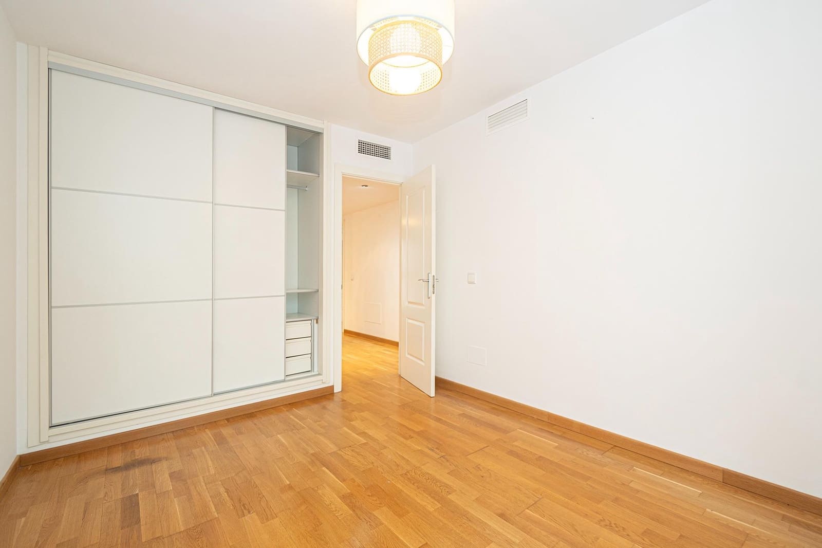 4 bedroom Flat for sale in Palma de Mallorca - € 699,000 (Ref: 9843427)