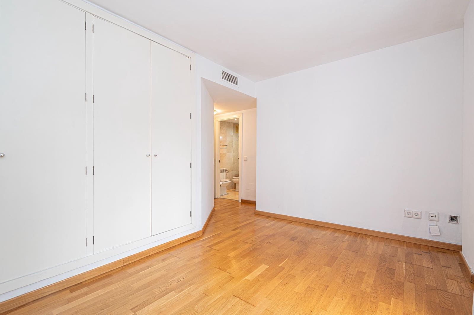 4 bedroom Flat for sale in Palma de Mallorca - € 699,000 (Ref: 9843427)