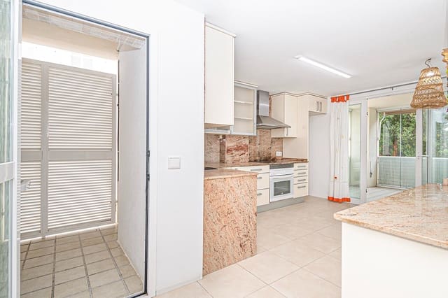 4 bedroom Flat for sale in Palma de Mallorca - € 699,000 (Ref: 9843427)